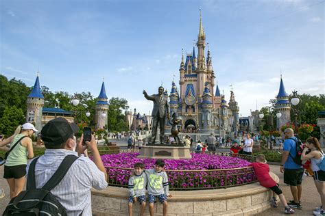 Walt Disney World making changes to reservation system, bringing back dining plans next year